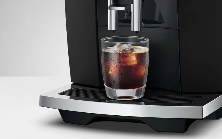 JURA S10 Obsidian Black EA – przygotowanie kawy Cold Brew z lodem