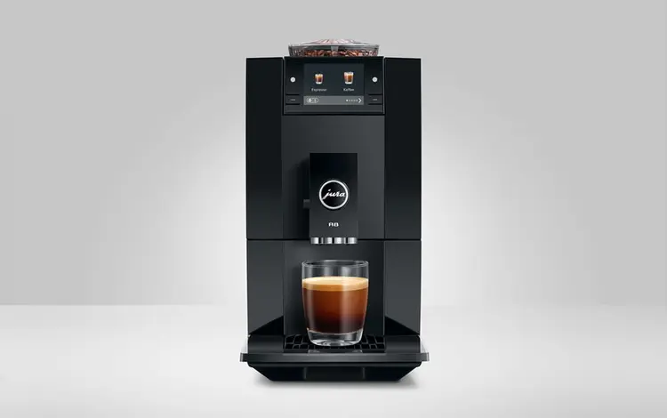 JURA A8 Piano Black EA – smukły ekspres do kawy o szerokości 19 cm